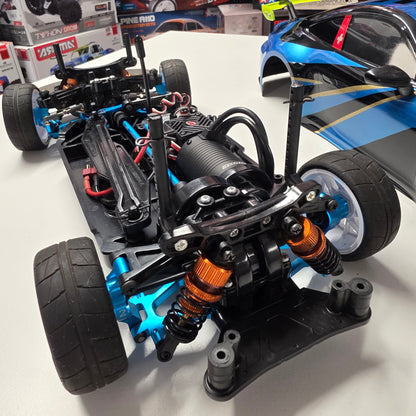 D'OCCASION Tamiya TT-02 + Robitronic Razer ten G2 Brushless Combo 60A 3652 3000kV + Servo Yeah Racing